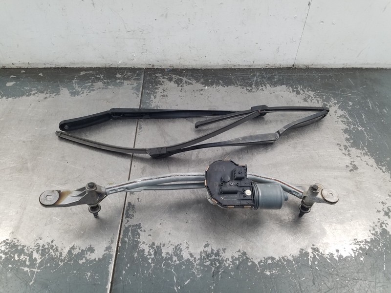 2013 BMW M5 F10 Windshield Wiper Motor / Arms#3439 A9