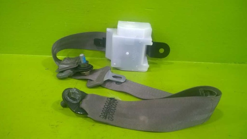 96-00 MONTERO PASSENGER RIGHT REAR SECOND ROW SEAT BELT RETRACTOR OEM 2630-39