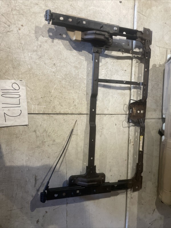 2004-2009 CADILLAC SRX 3RD ROW SEATTRACK FRAME BOTTOM ASSEMBLY