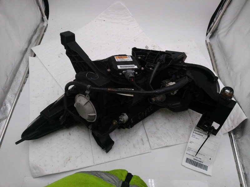 Used Right Headlight Assembly fits: 2015 Infiniti QX60 xenon HID Right Grade C