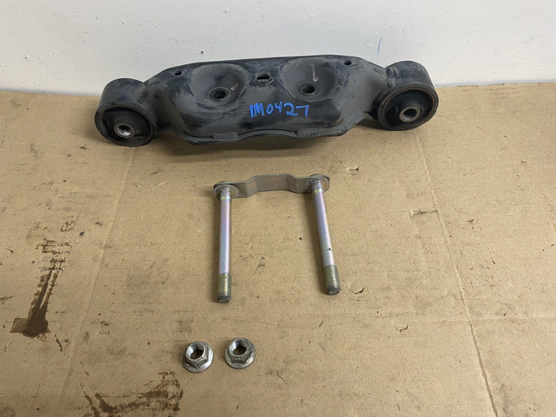2014-2018 Subaru Forester Rear Differential Diff Bracket Carrier Mount Oem