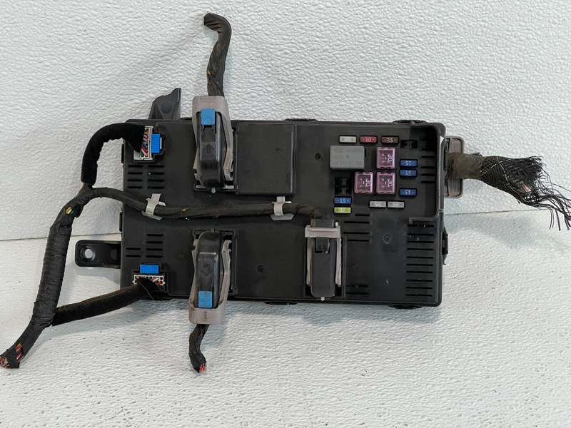 06-08 Hyundai Entourage Rear Fuse Junction Box OEM