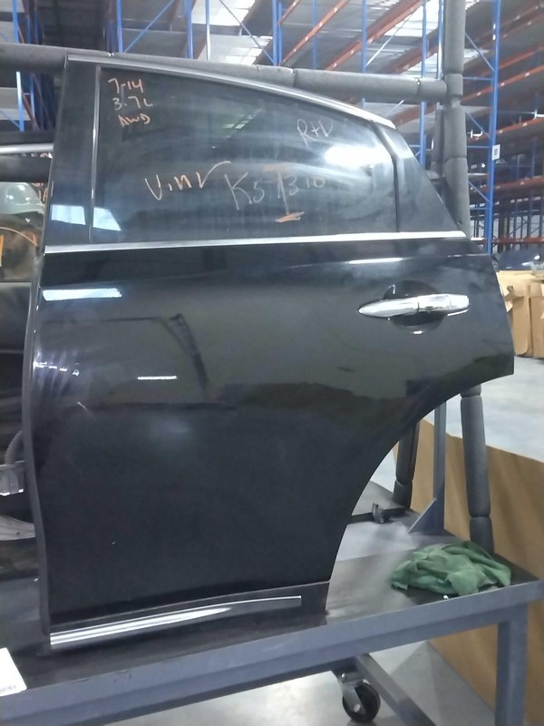 2015 INFINITI QX70 Left Rear Door Black OEM 469496 158k Miles