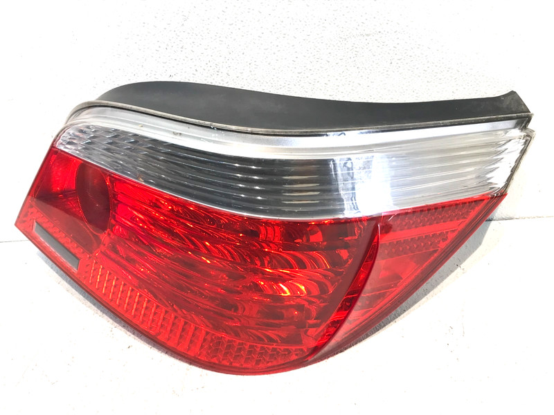 2004-2007 BMW 525i Rear Right Passenger Tail Light Taillight Lamp 7165740 OEM