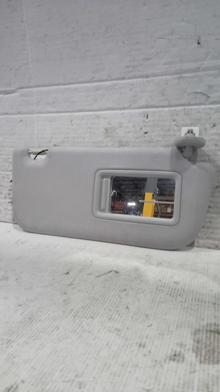 2017 Toyota Prius Sun Visor Right Side 464912 - Used, 136K Miles