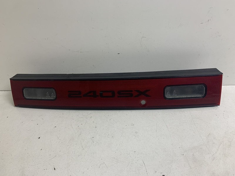 1989-1994 Nissan 240sx Center Tail Finish Garnish Panel Reflector Emblem Trim