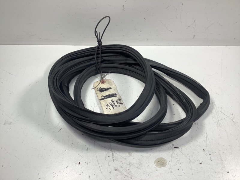 94-01 Acura Integra 4D Trunk Lid Weatherstrip Seal 74865-ST8-000 OEM