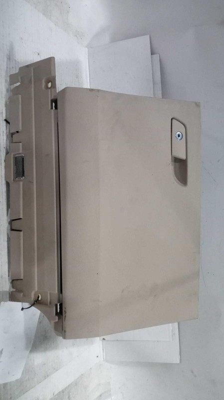 2018 Audi Q5 Glove Box White Beige 4DR Used OEM Part 3795920 98K Miles