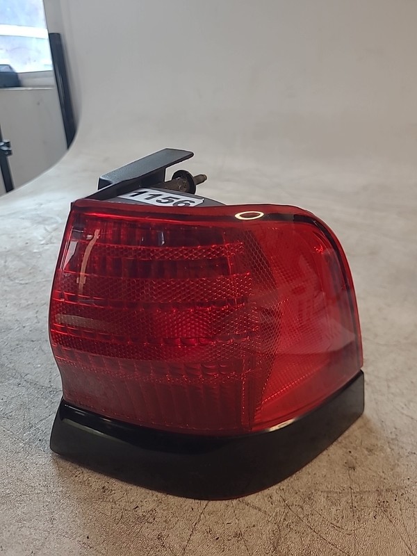 1992-95 Ford Thunderbird Passenger Side Tail light Right Corner F2SB-13440-AB