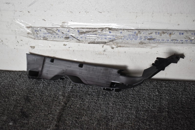 2021-2024 VOLVO XC60 LEFT HEADLIGHT BRACKET FACTORY OEM