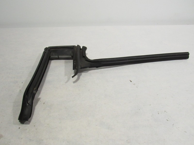 15-19 Ferrari 488 Spider 2017 Left Door Perimeter Window Weatherstrip Seal ;@2