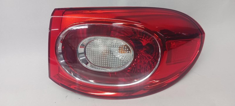 09-'11 VOLKSWAGEN TIGUAN Right passenger outer Taillight OEM Grade A!