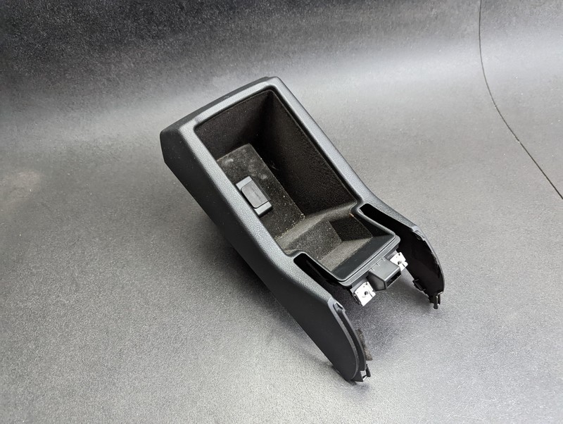 Center Console Storage Box 2018 Audi Q3 8U0864981 2015 2016 2017