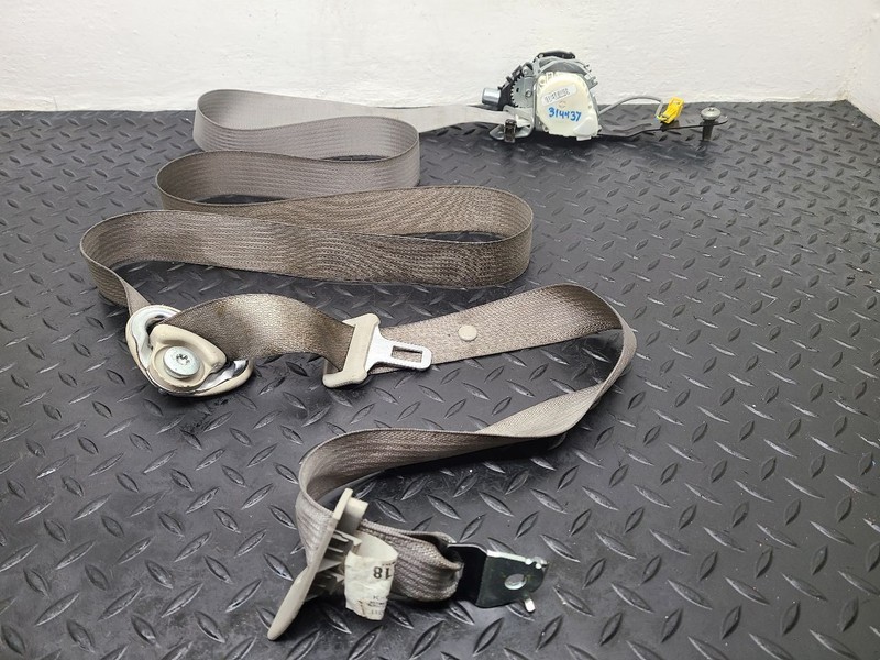 08-09 Chevrolet Silverado 1500 Front Left Seat Belt Retractor Gray OEM 19207568