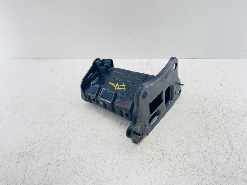 06-13 Lexus IS350 Bumper Reinforcement Mount Bracket Front right 57108-53012 OEM