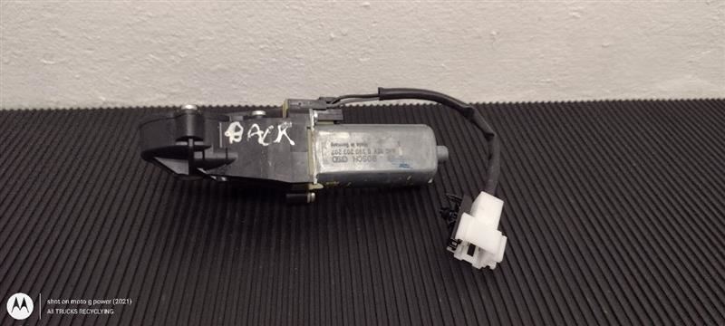 2001 Mersedes Benz C300 Front Seat Recline Motor OEM 0390203207