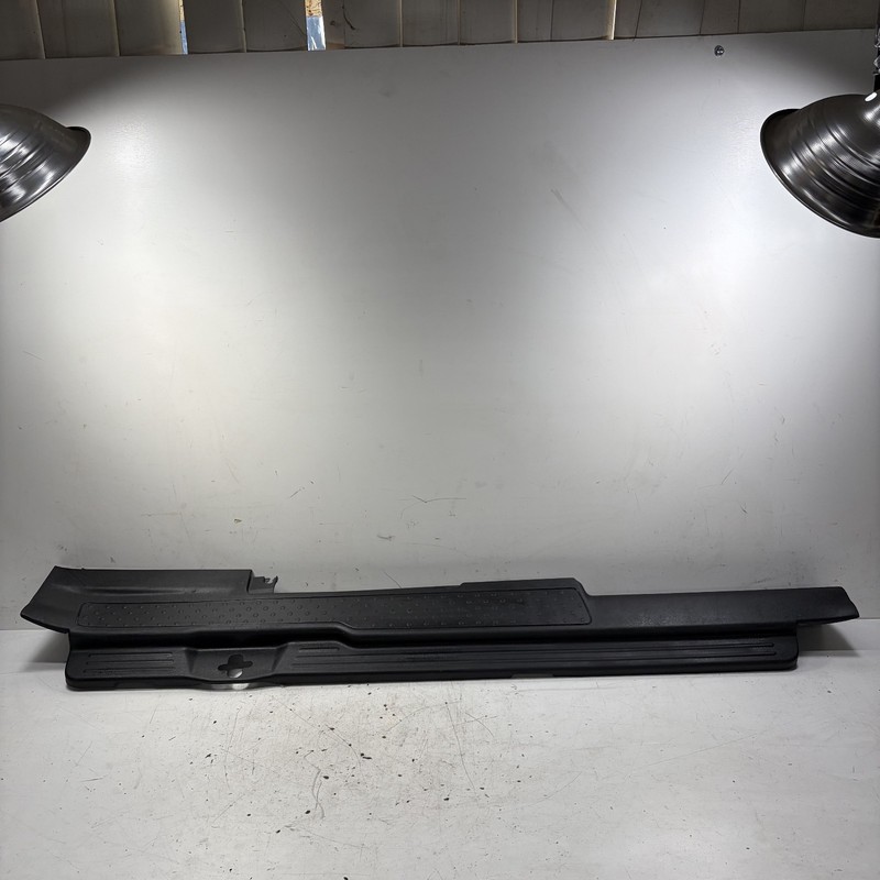03-10 Honda Element Right Side Sill Trim Black 84201-SCV-A01ZA OEM