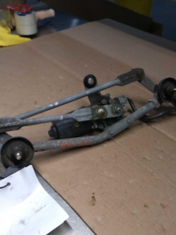 2015 Nissan Versa Wiper Linkage OEM Grey 47K Miles 288401HB1A