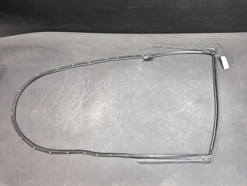 Rear Left Door Weatherstrip 2018 Nissan Pathfinder 82831-3KA0D 2016 2017- 2020
