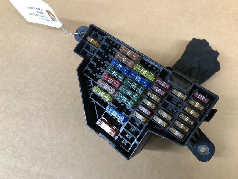 ⭐2008-2015 AUDI TT RIGHT PASSENGER SIDE INTERIOR CABIN FISE RELAY BOX OE LOT2236