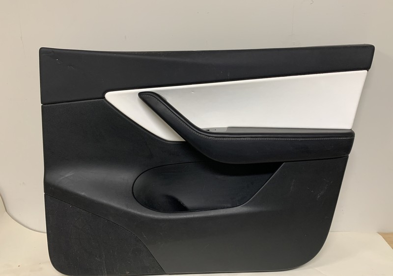 TESLA MODEL Y FRONTRIGHT DOOR PANEL White TRIM 2020-20211497295-92-C
