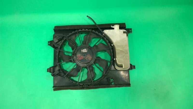 12 13 KIA SOUL AT RADIATOR COOLING FAN W/RESERVOIR OEM 2736-32