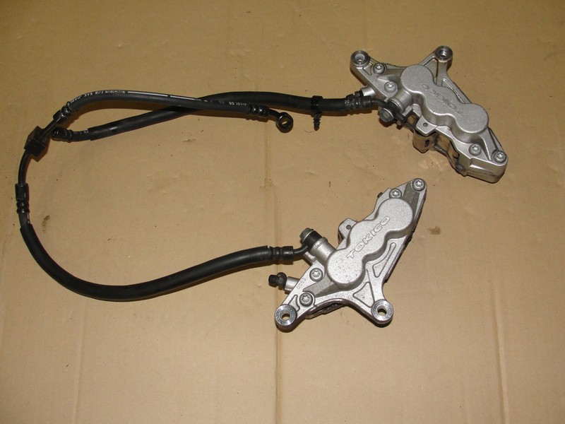 07 KAWASAKI ZX 600-J4 FRONT CALIPERS BRAKE HOSE CALIPER LEFT RIGHT ZX600