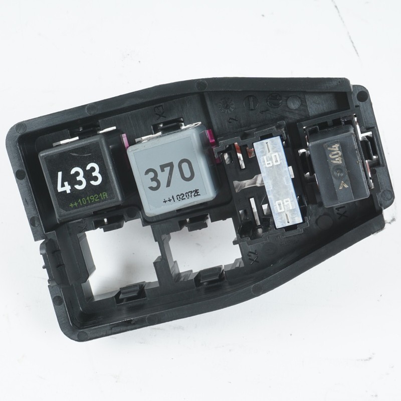 10 - 16 PORSCHE PANAMERA FUSE RELAY BOXOEM