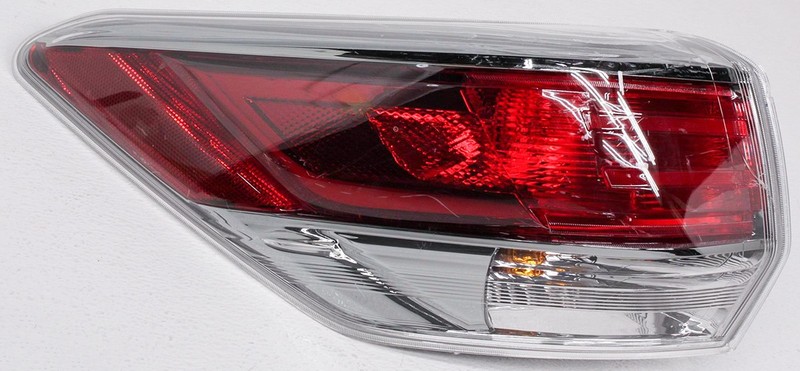 OEM Toyota Highlander Left Driver Side Halogen Tail Lamp Lens Crack Chip