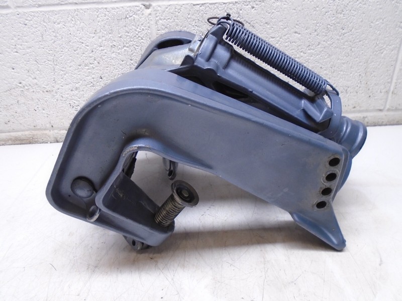 Q5 OMC 379506 379488 Johnson Evinrude 40 HPSwivel Stern Bracket Assy' 305081