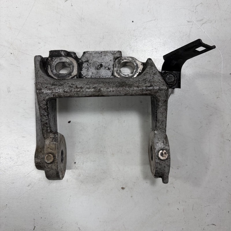 03-08 Honda Pilot Right Side Engine Mounting Bracket 50824-S0X-A00 OEM