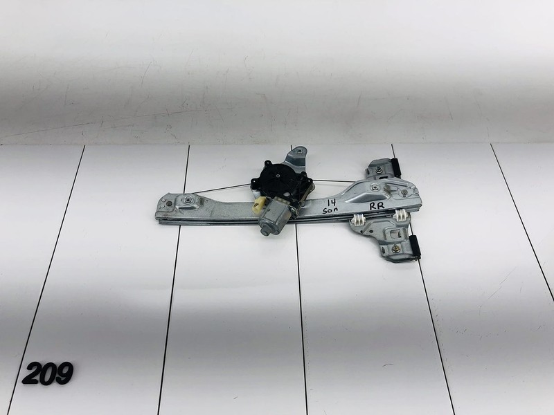 13-20 CHEVROLET SONIC REAR RIGHT SIDE DOOR WINDOW REGULATOR W/ MOTOR OEM
