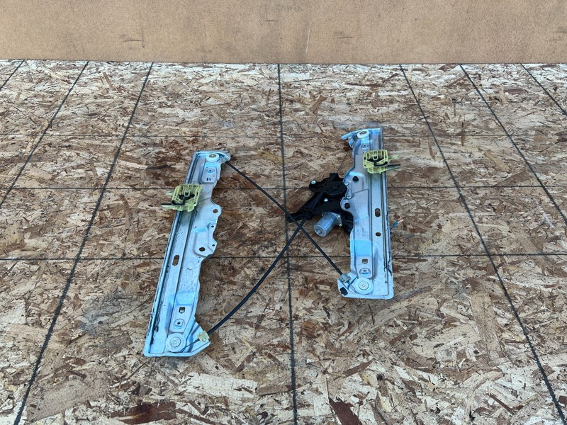 INFINITI QX50 2019-2024 OEM FRONT LEFT DOOR WINDOW REGULATOR WITH MOTOR ASSEMBLY