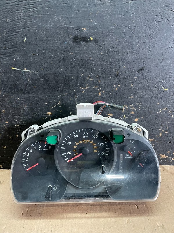 2002 GMC Yukon Speedometer Cluster Gauge Oem AA2093 DG