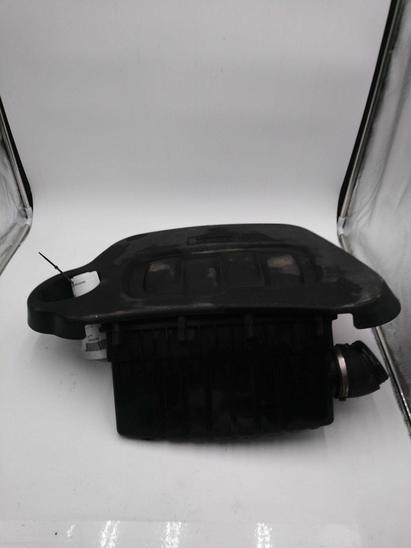 2008 Chevrolet HHR Air Cleaner Assembly OEM 25779034 2.2L 2.4L Used