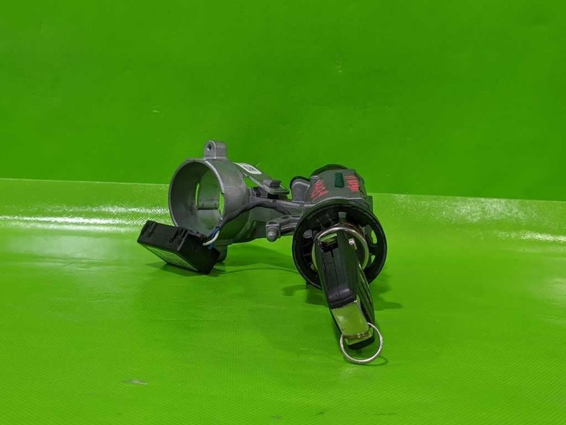 11 12 13 REGAL IGNITION SWITCH CYLINDER HOUSING W/KEY OEM 4413-9