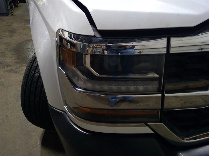 Passenger Headlight Classic Style Fits 16-19 SILVERADO 1500 PICKUP 1764541