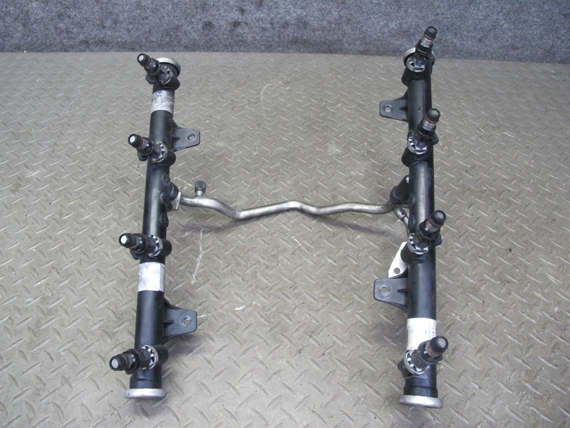 2003-2007 HUMMER H2 6.0L ENGINE HIGH PRESSURE FUEL RAIL W/ INJECTOR SET