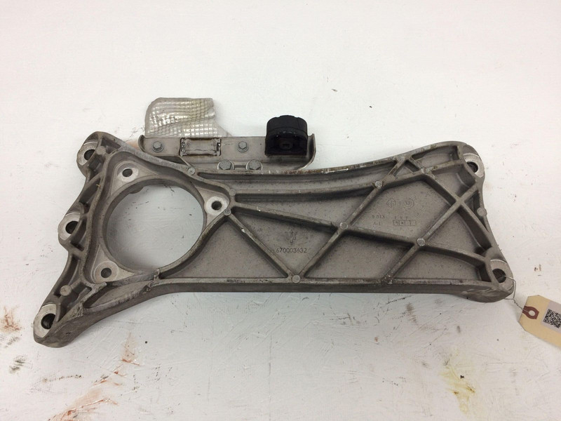 Transmission Mount 2014 Maserati Ghibli 670003632 2015 2016 2017