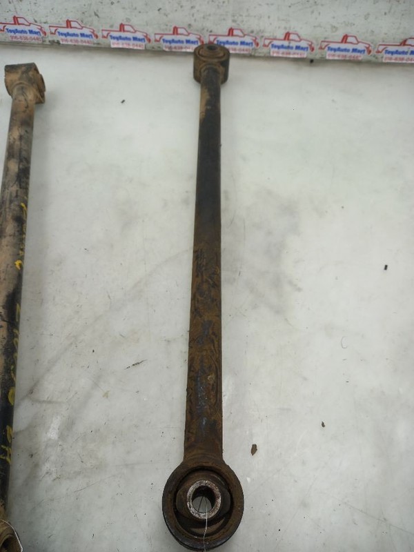 91-98 TOYOTA LAND CRUISER REAR PASSENGER RIGHT LOWER CONTROL ARM TRAILING ARM