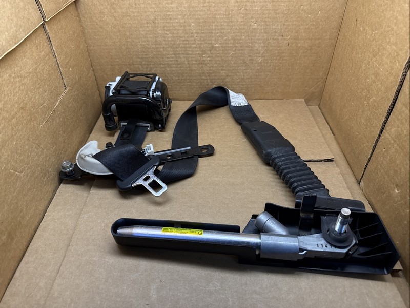2014-2017 Intiniti Q50 Front Left Driver Side Seat Belt Seatbelt Retractor Black