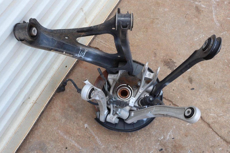 2015-2018 PORSCHE CAYENNE REAR LEFT DRIVER SIDE SPINDLE KNUCKLE HUB ASSEMBLY OEM