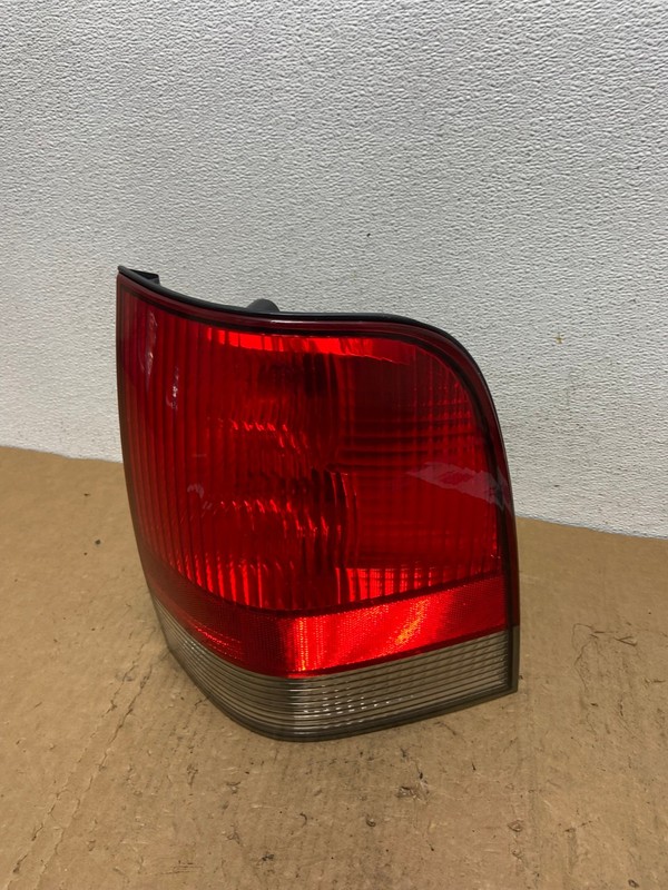 2003 2004 2005 Lincoln Aviator Right Passenger RH Side Tail Light OEM AD1412 LK