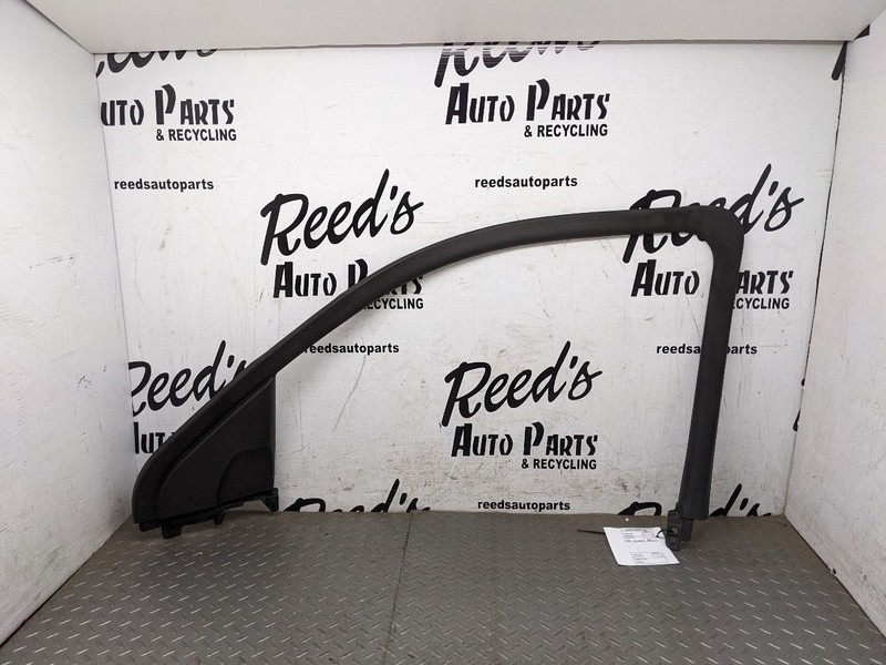 2015-2018 SILVERADO 1500 Passenger Front Door Window Garnish Molding OEM 1193005