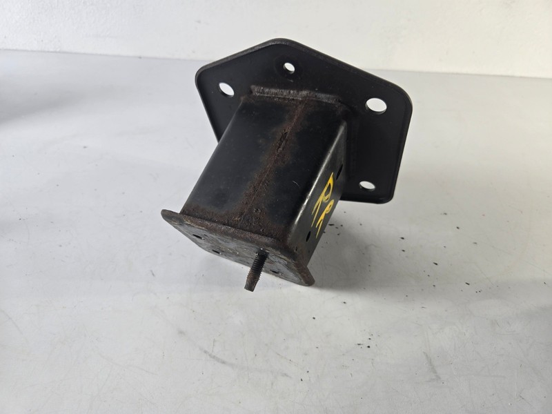 2014 2024 Infiniti Q50 Right Passenger Rear Bumper Reinforcement Mount Bracket
