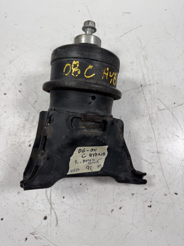06-011 Honda Civic MX Hybrid Engine Mount Right Engine Side 50820-SNC-043 OEM