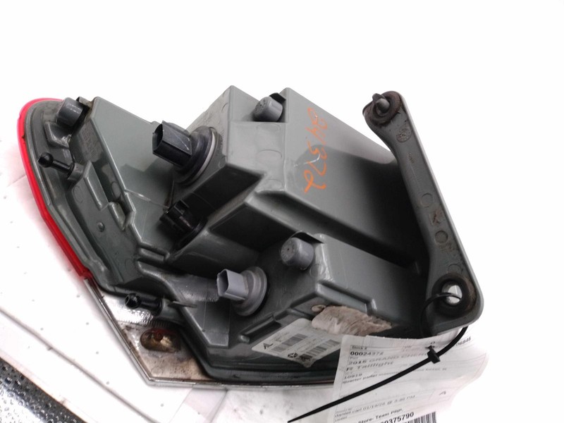 2015 Jeep Grand Cherokee Right Tail Light Assembly Grey - Small Chip, Used