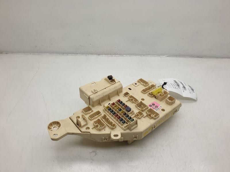 99 TOYOTA LANDCRUIS CABIN FUSE BOX 82720-60022