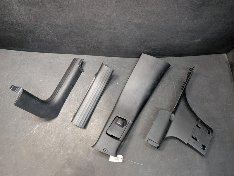 4PC Center Right B-Pillar Trim Panel & Sill Plate Set 2017 Jeep Cherokee 16 - 22