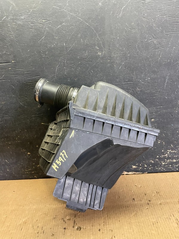 2002 to 2008 BMW 7 E65 E66 750Li 750i Right Air Cleaner Intake Box AA5994 DG